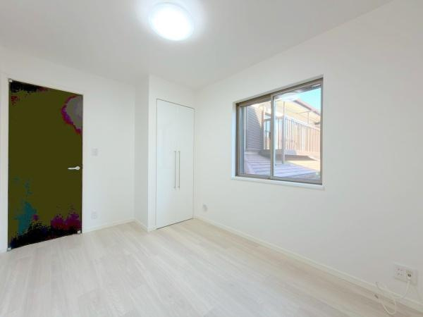 横浜市南区弘明寺町の中古一戸建の洋室|広さ×収納です。子供部屋から寝室まで利用可能です。