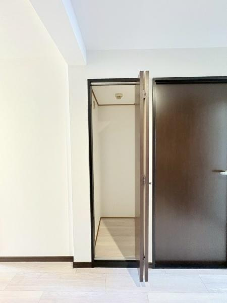 ガーデンハイツ鎌倉玉縄の収納|玄関の向かいにある収納です。