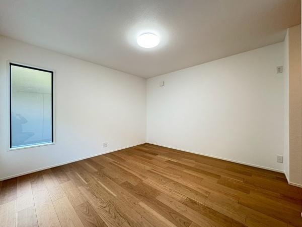 鎌倉市浄明寺４丁目の新築一戸建の洋室| 「自然の光が迎える、心地よい暮らし」寝室におすすめです。