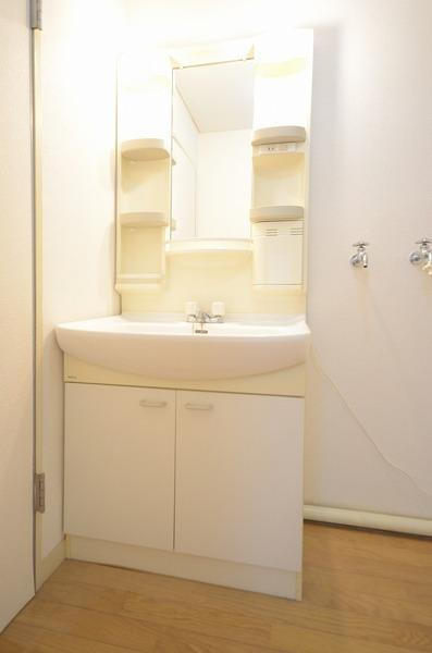 ハイライフ横浜の独立洗面台|使いやすく無駄のない洗面台