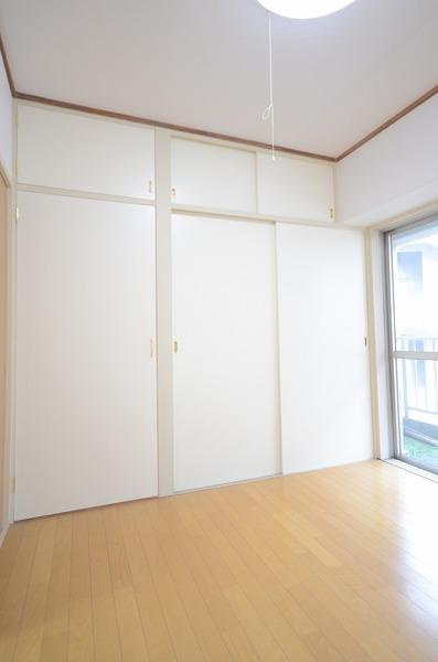 ハイライフ横浜の収納|壁一面のクローゼット