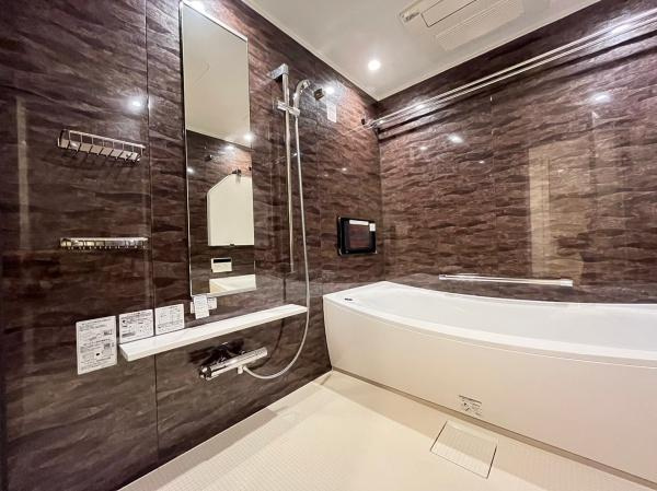 クリオレジダンス横濱ベイサイドの浴室|浴室乾燥機・追炊き機能付オートバス。足の伸ばせるゆったりバス、一日の疲れを癒しましょう。