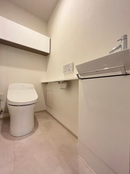 クリオレジダンス横濱ベイサイドのトイレ|ウォシュレット仕様の一体型多機能トイレです。お手洗い場付きのハイグレード仕様！