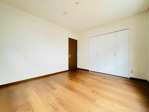 川崎市高津区北見方３丁目の中古一戸建の洋室|ご家族構成に合わせて、お部屋を使い分けられますね。