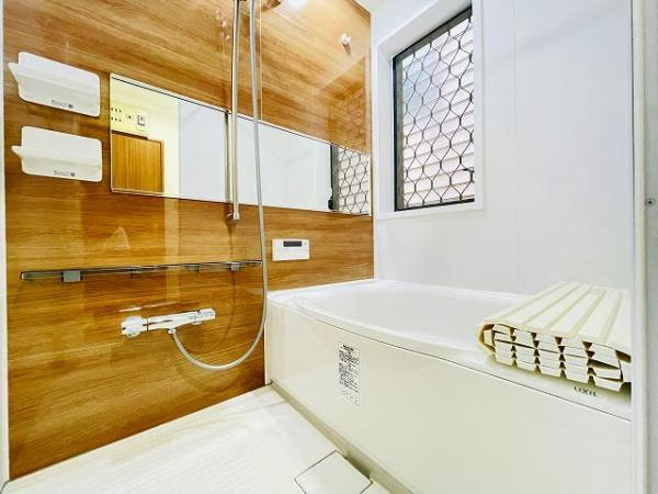 川崎市高津区北見方３丁目の中古一戸建の浴室|浴室乾燥機・追炊き機能付オートバス。足の伸ばせるゆったりバス、一日の疲れを癒しましょう。