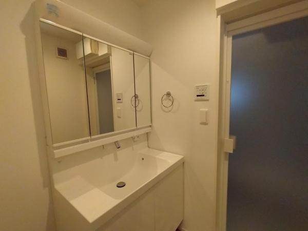 川崎市中原区宮内１丁目の中古一戸建の独立洗面台|洗面室