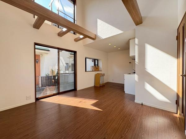 横浜市戸塚区南舞岡３丁目の中古一戸建の居間・リビング