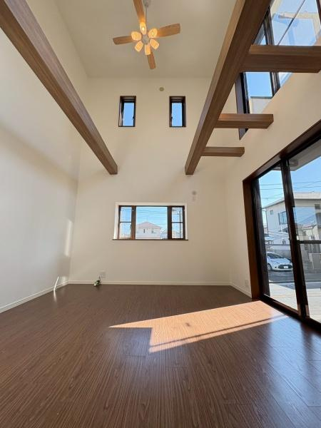 横浜市戸塚区南舞岡３丁目の中古一戸建の居間・リビング