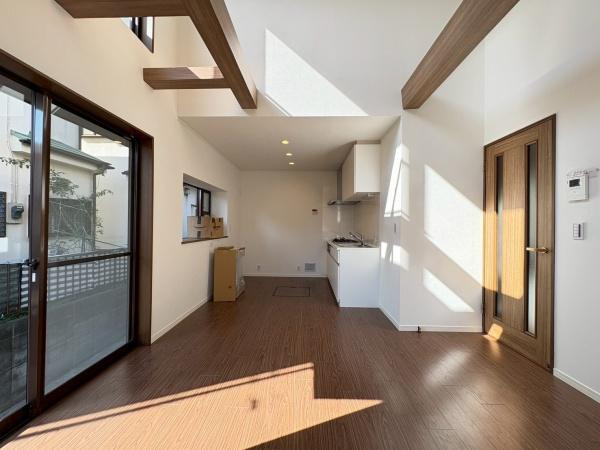 横浜市戸塚区南舞岡３丁目の中古一戸建の居間・リビング