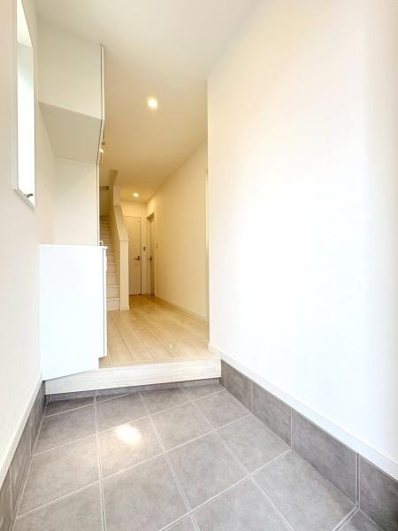 横須賀市武２丁目の中古一戸建の玄関