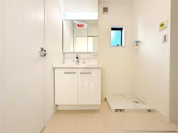 横須賀市武２丁目の中古一戸建の独立洗面台