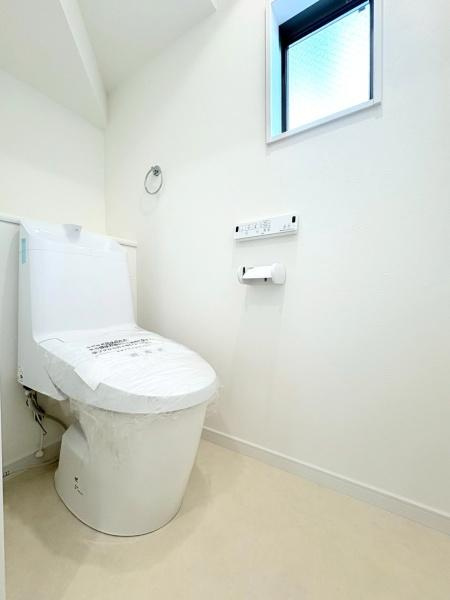 横須賀市武２丁目の中古一戸建のトイレ