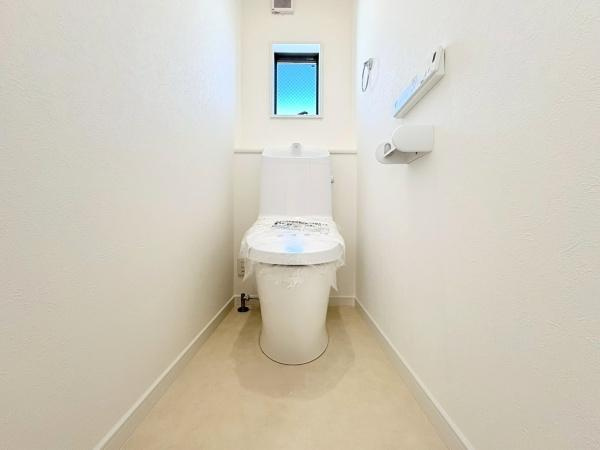 横須賀市武２丁目の中古一戸建のトイレ