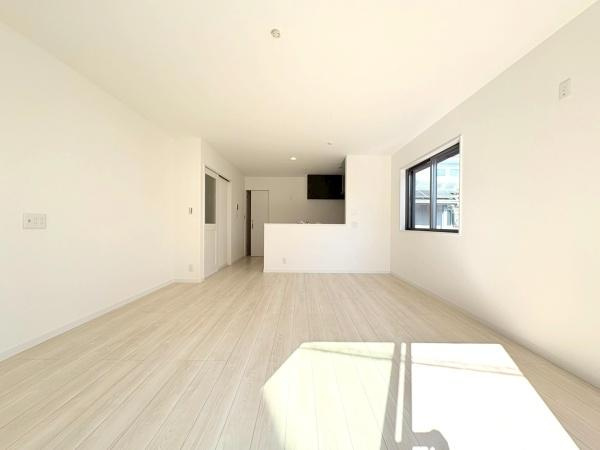 横須賀市武２丁目の中古一戸建の居間・リビング