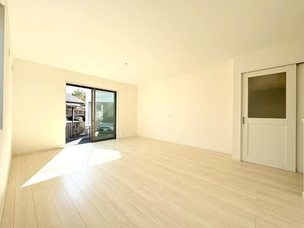 横須賀市武２丁目の中古一戸建の居間・リビング