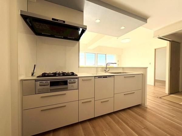 ココタウンヒルトップマリーナのキッチン|広々としたキッチンです。作業もしやすいです。収納力も有ります。