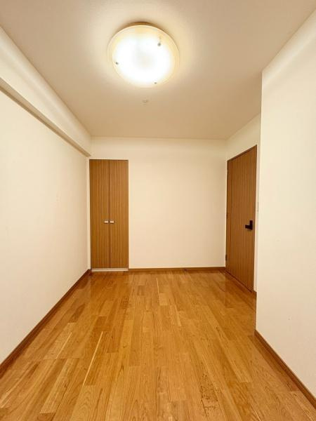 アデニウム葉山一色の洋室