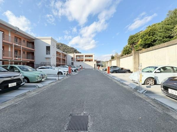 アデニウム葉山一色の駐車場