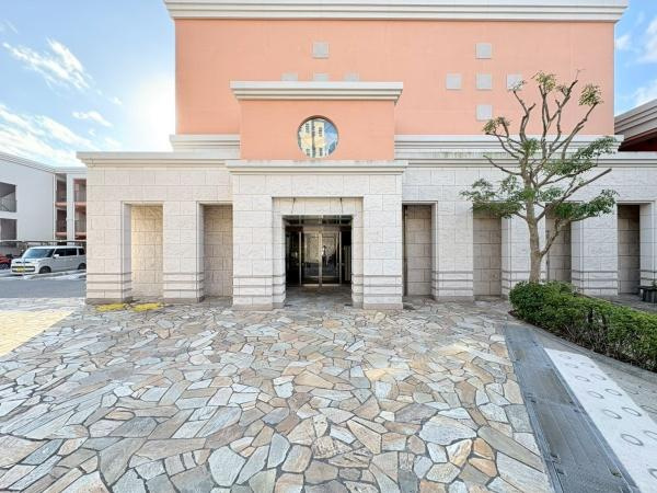 アデニウム葉山一色のエントランス