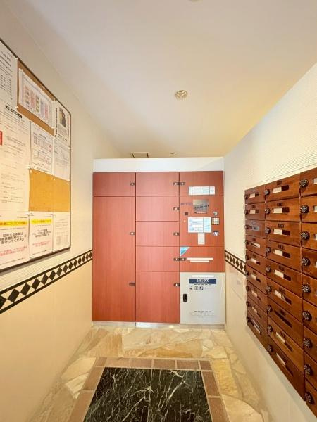 アデニウム葉山一色のエントランス