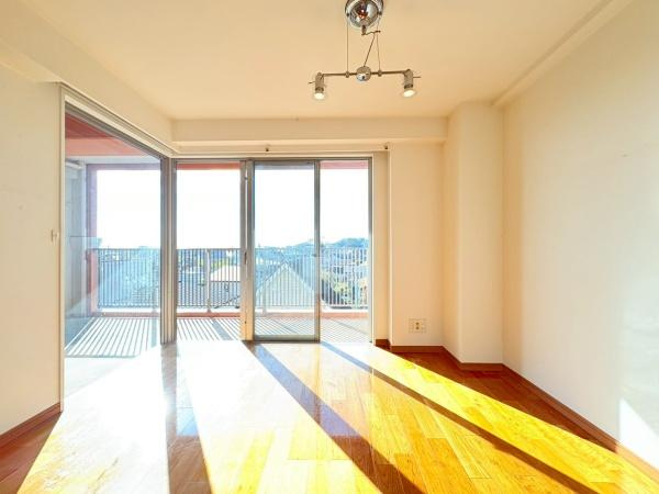 アデニウム葉山一色の居間・リビング