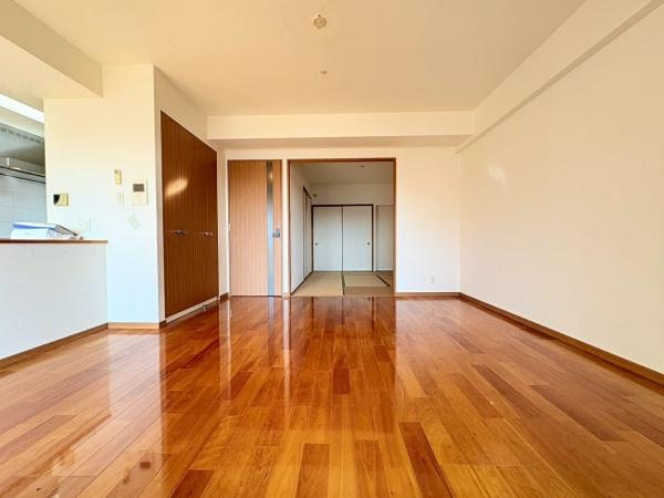 アデニウム葉山一色の居間・リビング