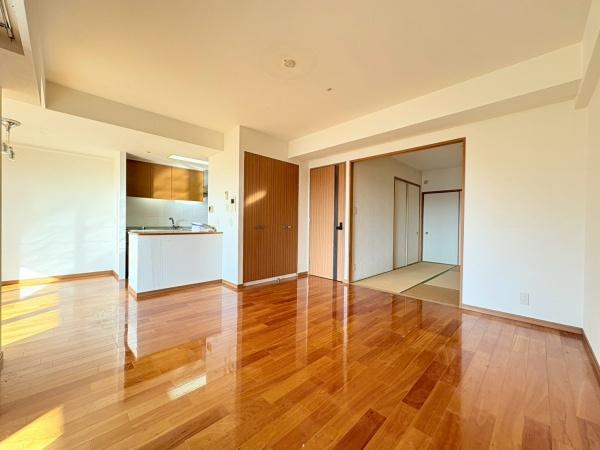 アデニウム葉山一色の居間・リビング