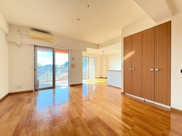 アデニウム葉山一色の居間・リビング