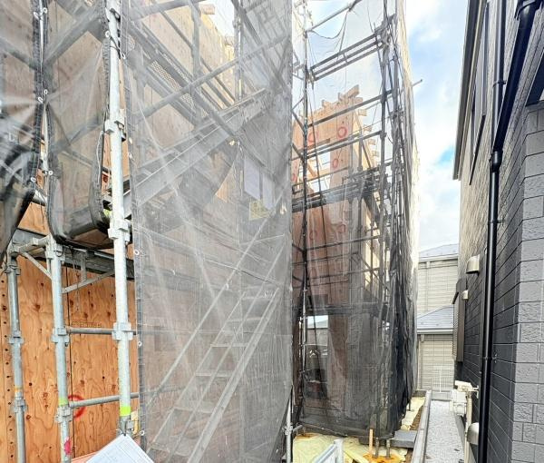 横浜市港南区芹が谷１丁目の新築一戸建の前面道路含む現地写真