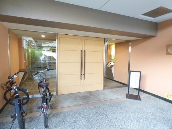 ローレルスクエア港南台C棟のエントランス