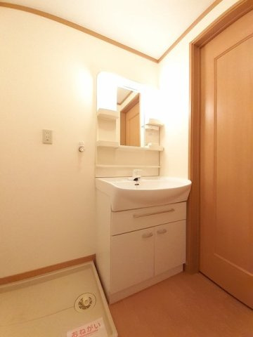 プリムローズⅠの洗面所|コンパクトで使いやすい洗面所