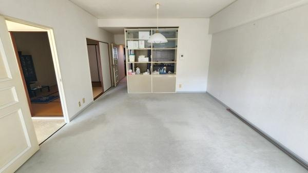 【居間・リビング】 | 朝日プラザ生駒西２番館Ｃ棟　中古マンション