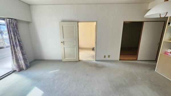 【居間・リビング】 | 朝日プラザ生駒西２番館Ｃ棟　中古マンション