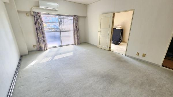 【居間・リビング】 | 朝日プラザ生駒西２番館Ｃ棟　中古マンション