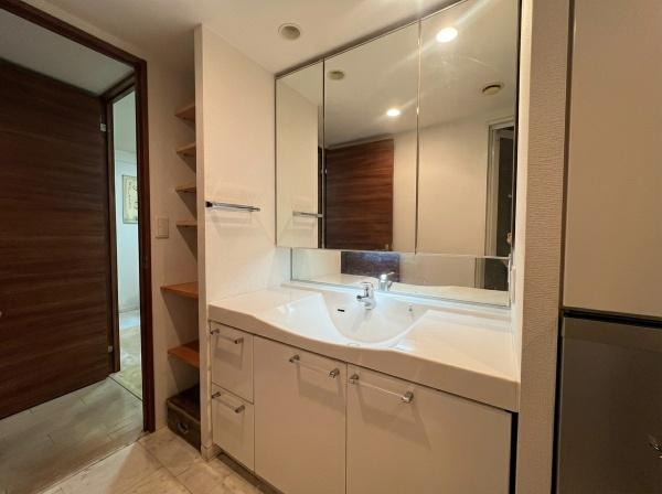 【独立洗面台】 | ルネ住道　中古マンション | ◎ペット飼育可マンションなので大切なペットと暮らせる物件です♪
◎１住戸1台駐車場権利付き（無償）