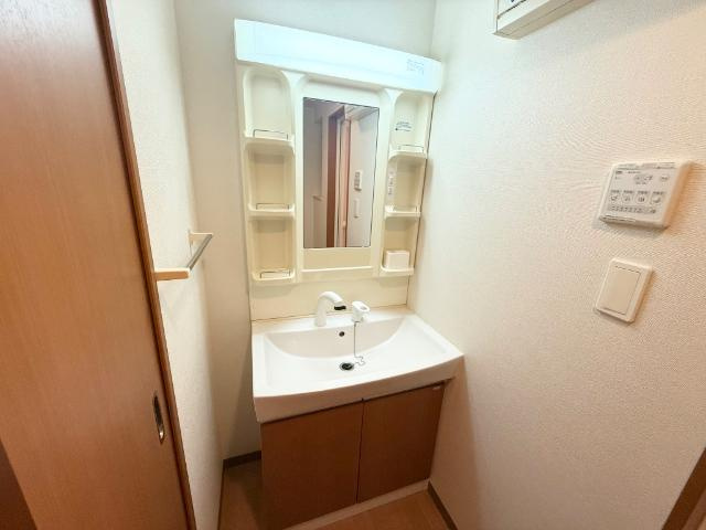 アクアマリンの洗面所|洗髪洗面化粧台