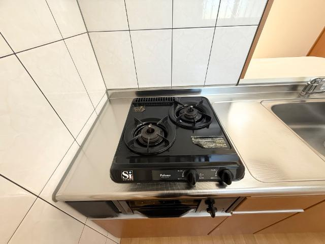 アクアマリンのキッチン|2口コンロ