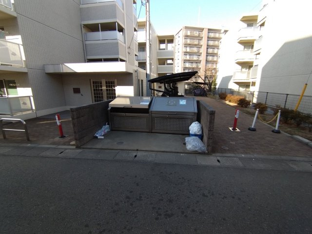 レオパレスパルコートＤのその他|ダストボックス
