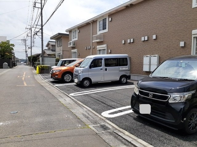 ＨＯＮＥＳＴＹ・ＹＯＵ　Ⅲの駐車場