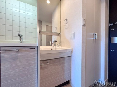 【独立洗面台】 | プレサンス名古屋城前ラバンカ | 朝の支度にも助かる、独立の洗髪洗面化粧台