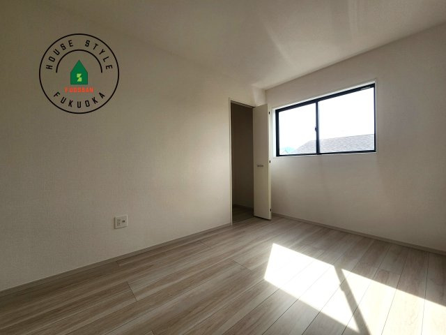 福岡市西区太郎丸2丁目第1-2棟（1号棟）　の内観：施工例|穏やかな光が差し込む室内には、穏やかな時間が流れます。