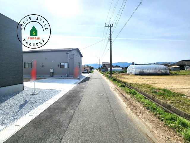 福岡市西区太郎丸2丁目第1-2棟（1号棟）　の前面道路含む現地写真|前面道路です。