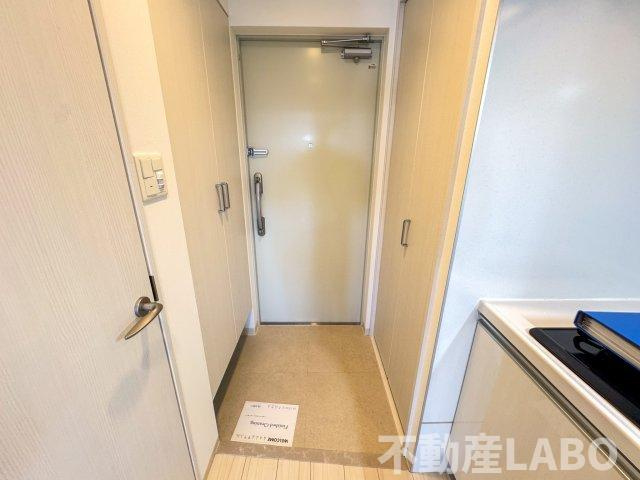 セオリー大阪リバークロスの玄関