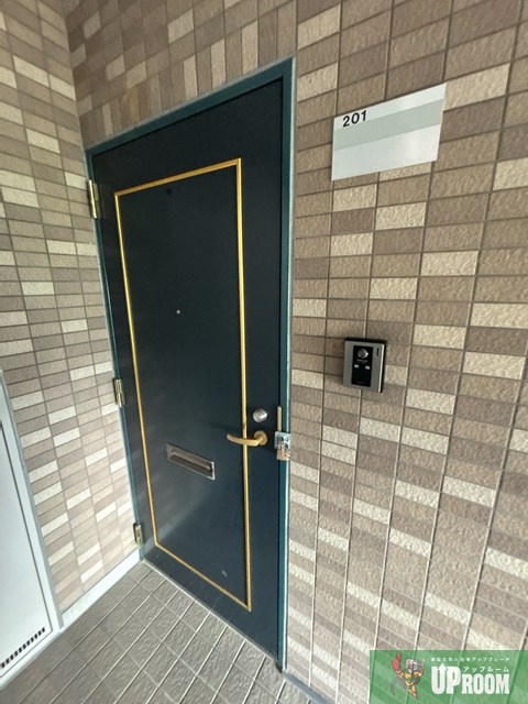 メゾンプチシャトー砂場の玄関