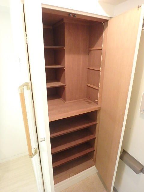 本村ビル(モトムラビル)の玄関