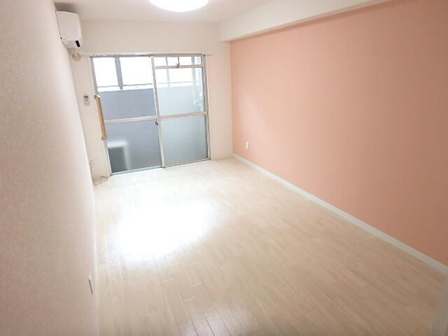 本村ビル(モトムラビル)の洋室