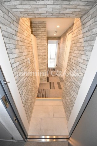 メゾニティ・クイーン阿波座の玄関