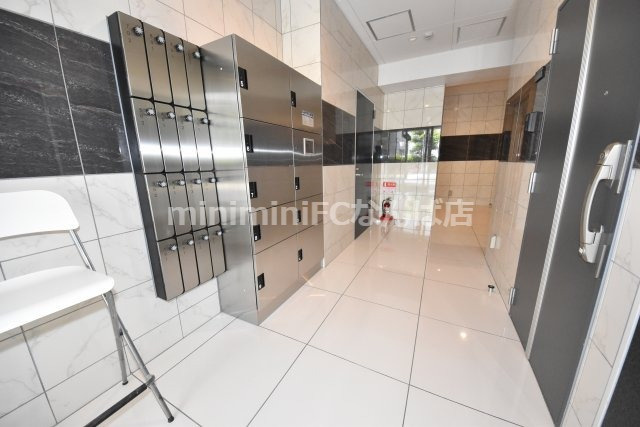 メゾニティ・クイーン阿波座のエントランス