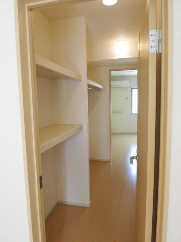 アプローズ　天神前の収納