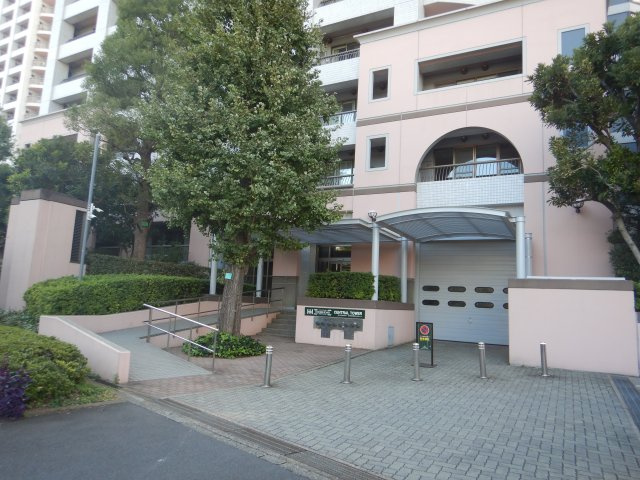 西戸山タワーホウムズサウスタワーのエントランス